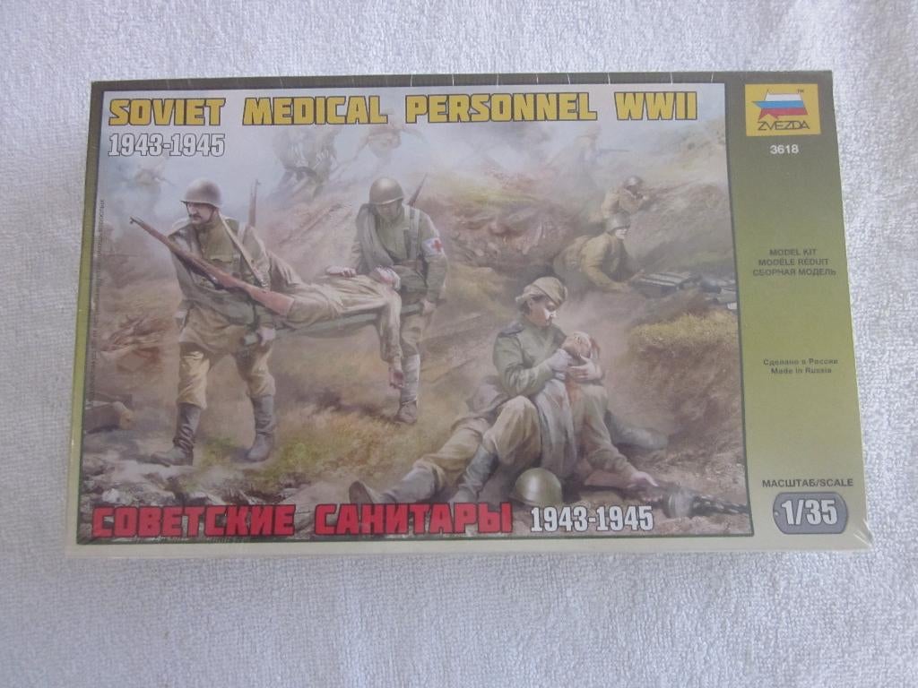 Zvezda Medical Personnel WWII schaal 1:35 ongebouwd., Ophalen of Verzenden, Nieuw, 1:35 tot 1:50, Figuur of Figuren
