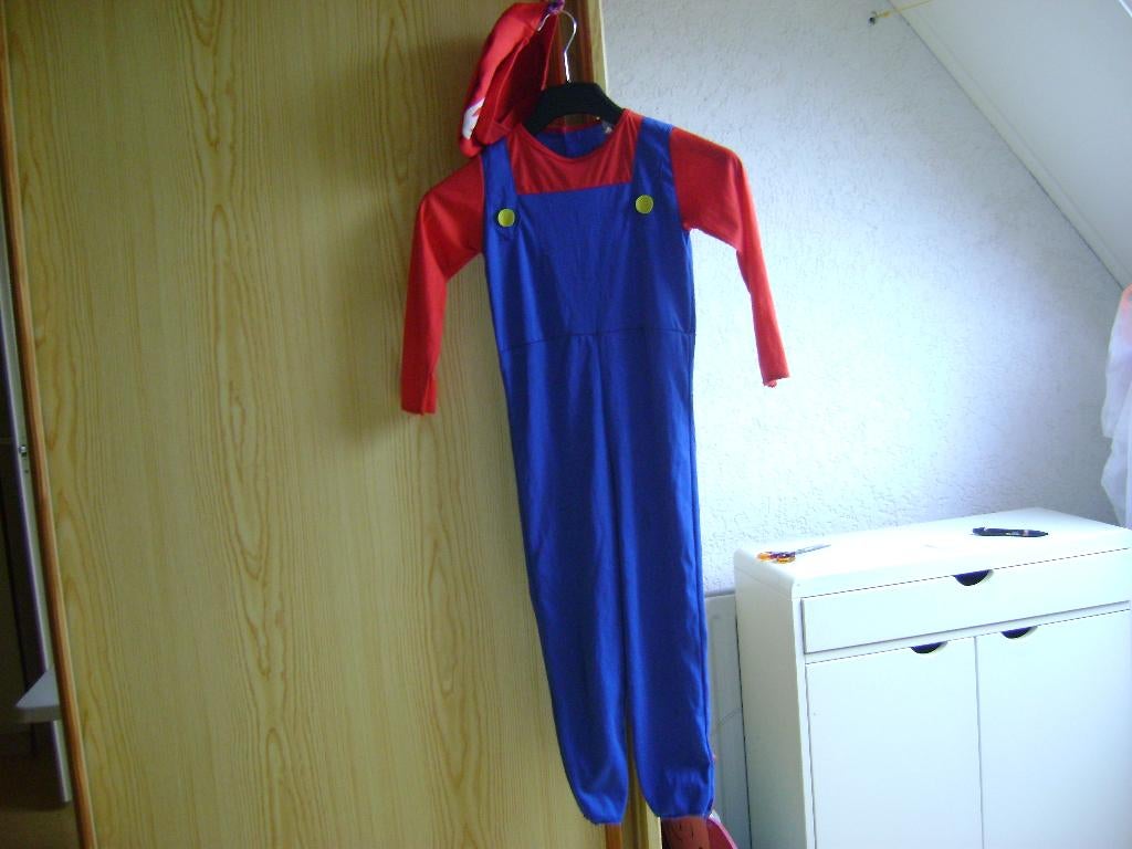 2del super mariopak en muts mt 110/116 blauw/rood, Ophalen of Verzenden, Zo goed als nieuw, 110 t/m 116, Jongen