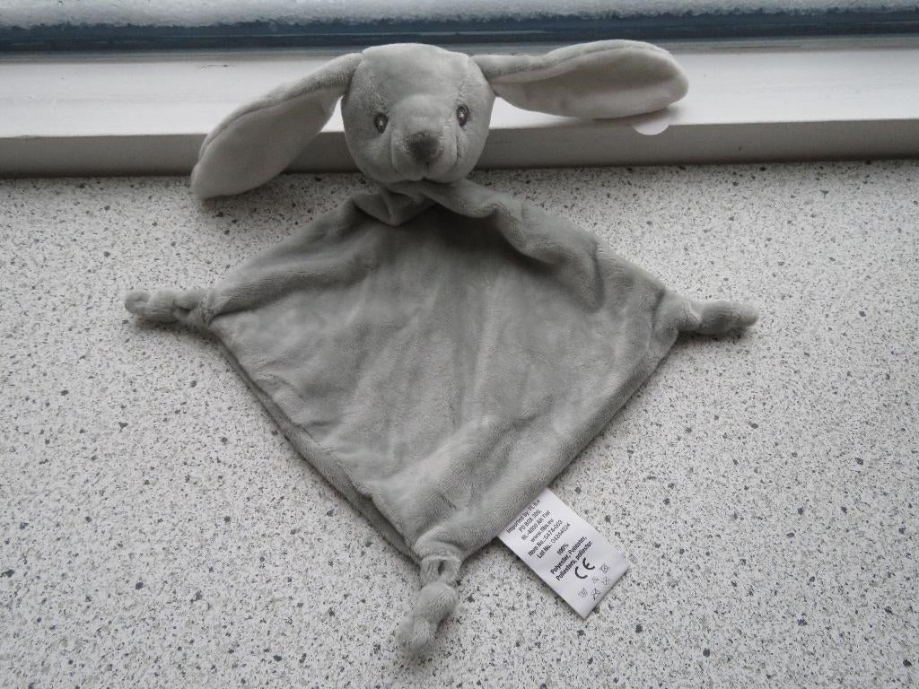 Knuffeldoek konijn of konijntje grijs velours geborduurde, Ophalen of Verzenden, Zo goed als nieuw, Konijn