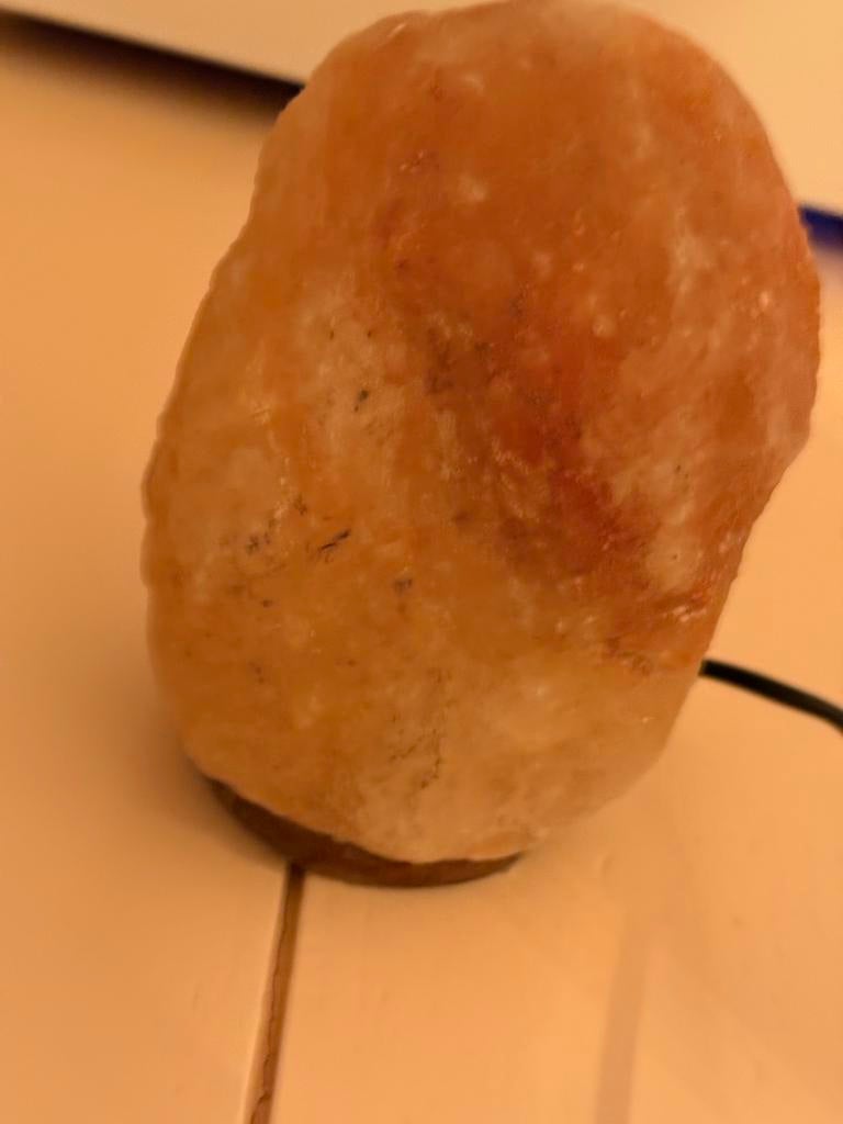 Mooie zoutlamp, Huis en Inrichting, Lampen | Tafellampen, Ophalen, Zo goed als nieuw, Overige materialen, Minder dan 50 cm