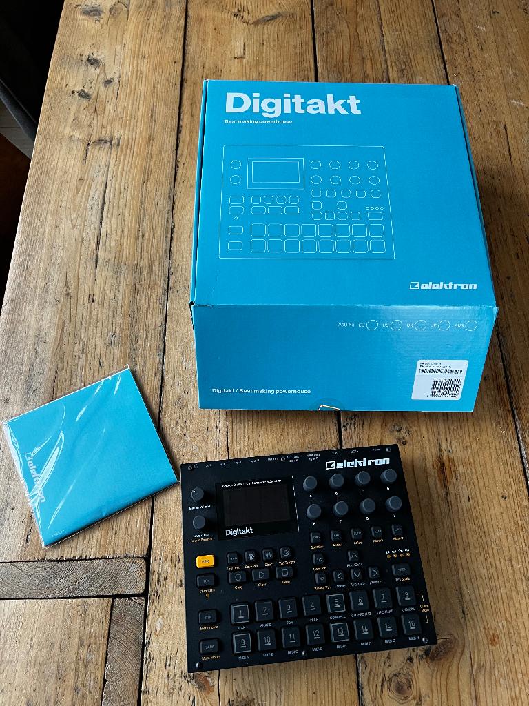 Synthesizer studio opruiming Diversen, Muziek en Instrumenten, Synthesizers, Ophalen, Gebruikt, Overige aantallen, Overige merken