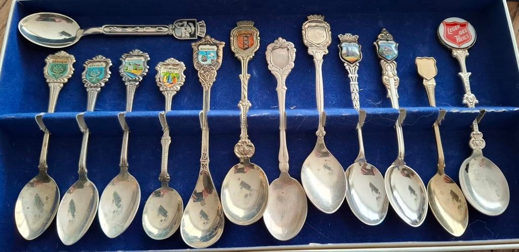 Verzameling van 12 zilveren souvenirlepeltjes, Antiek en Kunst, Antiek | Bestek, Ophalen of Verzenden