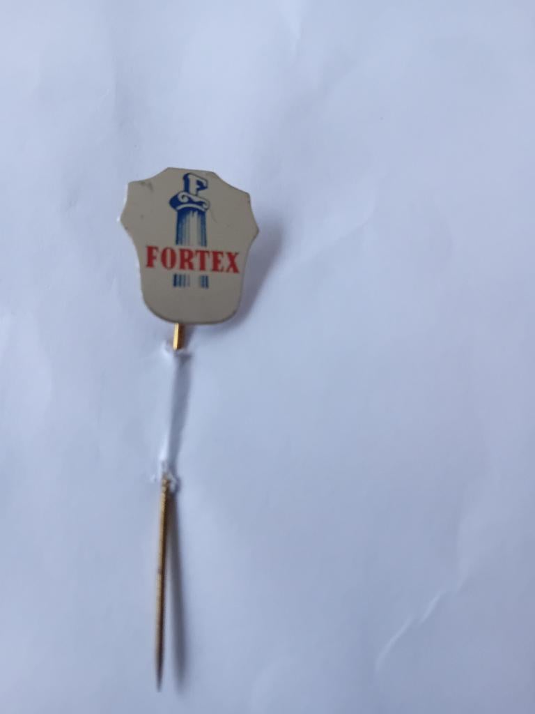 Pin - FORTEX, Ophalen of Verzenden, Zo goed als nieuw, Merk, Speldje of Pin