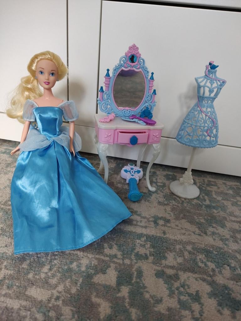 Barbie Assepoester, Kinderen en Baby's, Speelgoed | Poppen, Ophalen of Verzenden, Barbie