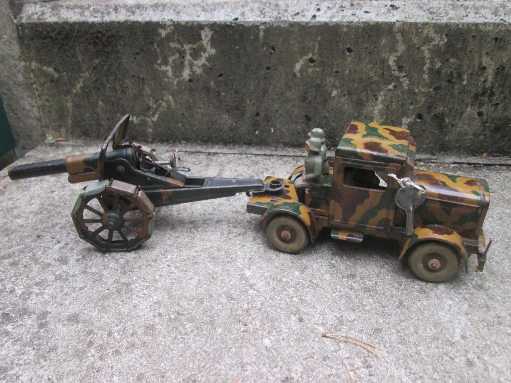 Tippco Elastolin blikken truck met kanon gecamoufleerd apart, Verzamelen, Ophalen of Verzenden, Landmacht, Nederland