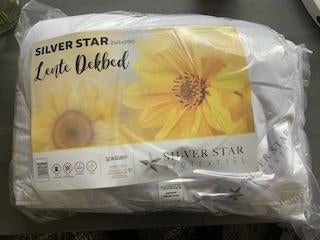 NIEUW LENTE DEKBED 2.40x2.00m in doos, Wit, Ophalen of Verzenden, Deken of Dekbed, Nieuw