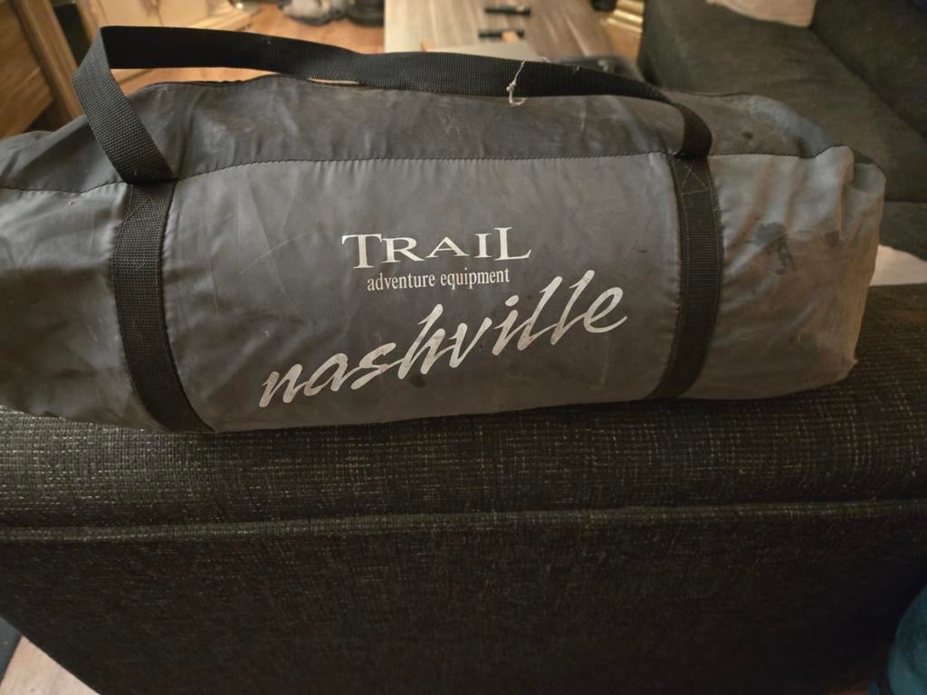 Twee goede grote tenten - Trail Nashville, Ophalen, Gebruikt, Tot en met 4