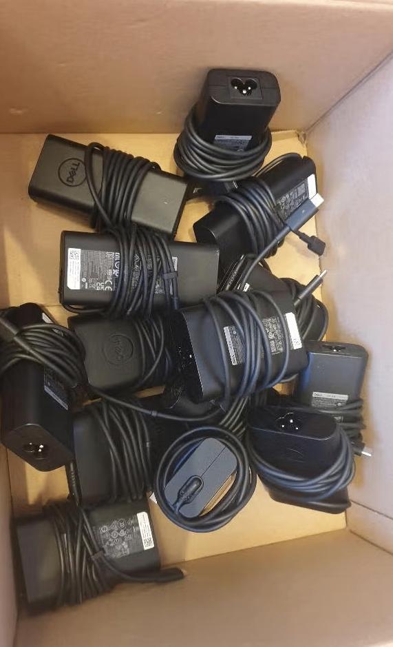 Laptop voedingen opladers USB-C of met ronde plug, Computers en Software, Laptop-opladers, Ophalen of Verzenden, Zo goed als nieuw