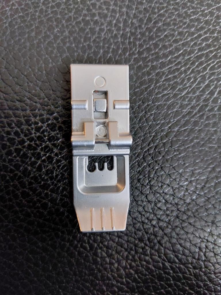 Het kortere naaivoetje voor Janome coverpro

., Ophalen of Verzenden, Patroon