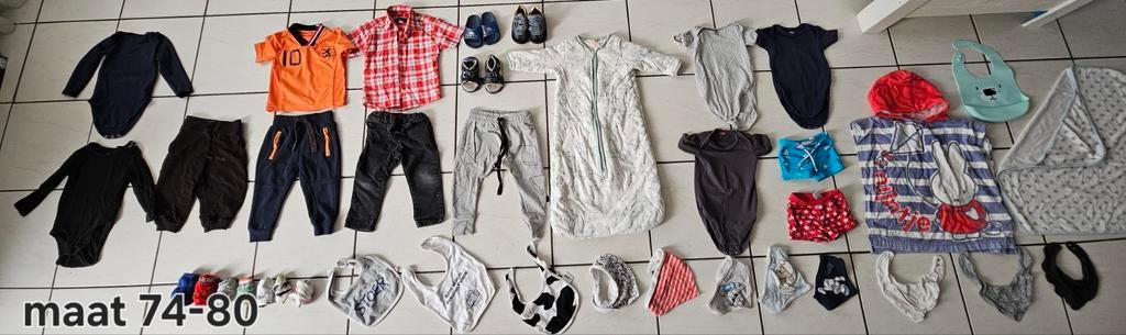 Maat 74-80 jongens kledingpakket zomer zwembroeken handdoek., Ophalen of Verzenden, Zo goed als nieuw