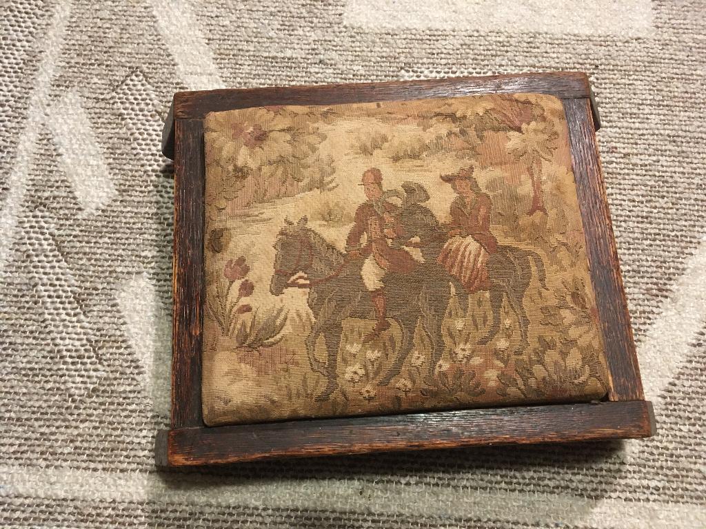 antiek houten voetenbank voetenbankje, Minder dan 50 cm, Minder dan 50 cm, Ophalen of Verzenden, Stof