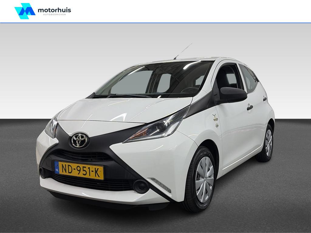 Toyota Aygo 1.0 VVT-i 69PK 5DRS X-NOW AIRCO CARKIT NAP, Auto's, Toyota, Voorwielaandrijving, Gebruikt, 4 stoelen, Wit