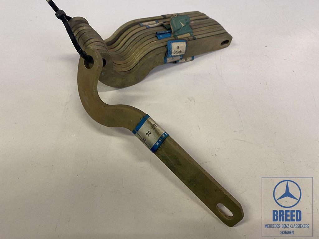 NOS motorkapscharnier rechts Mercedes W110 W111 W114 W115, -, Nieuw, Ophalen of Verzenden, -