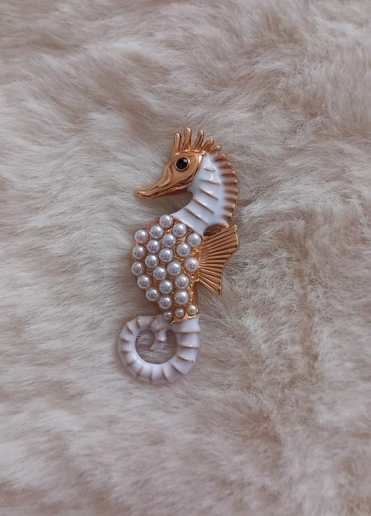Zeepaardjes broche met parels, Sieraden, Tassen en Uiterlijk, Broches, Ophalen of Verzenden, Nieuw, Wit, Overige materialen