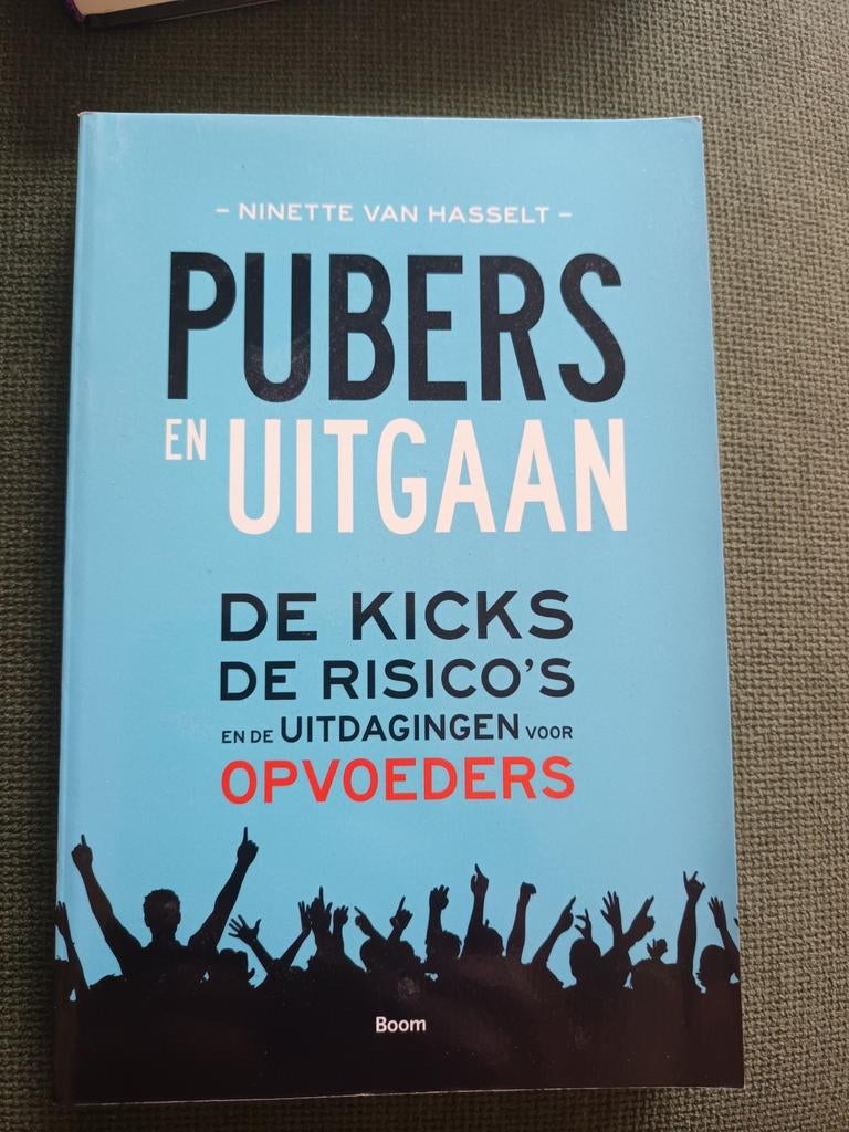 Ninette van Hasselt - Pubers en uitgaan, Ninette van Hasselt, Ophalen of Verzenden, Ontwikkelingspsychologie, Zo goed als nieuw
