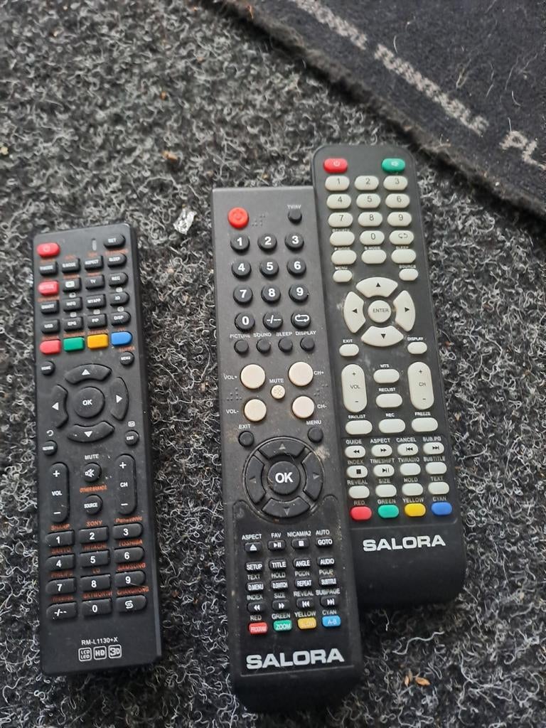 Diverse afstandsbedieningen (3 stuks), Ophalen of Verzenden, Gebruikt, Universeel, Tv