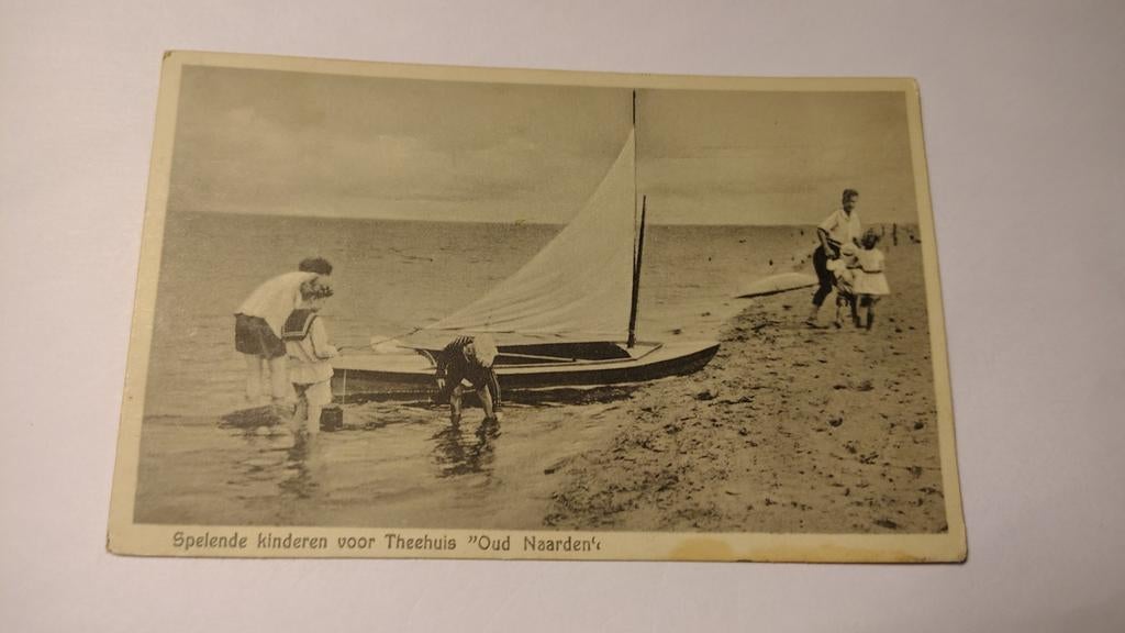 Naarden Spelende kinderen voor Theehuis "Oud Naarden", Ophalen of Verzenden