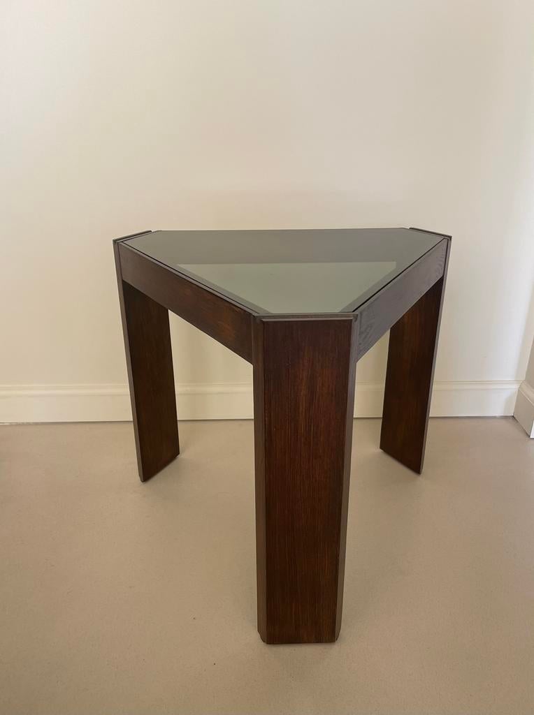 Vintage Porada Arredi wood & glass triangle side table, Huis en Inrichting, Tafels | Sidetables, Ophalen, Gebruikt, 25 tot 50 cm