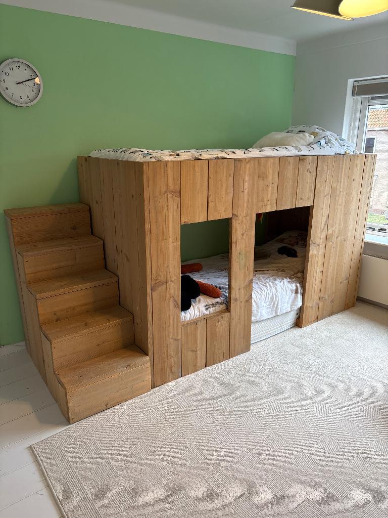 Halfhoogslaper hut massief hout, Ophalen, Gebruikt, Halfhoogslaper