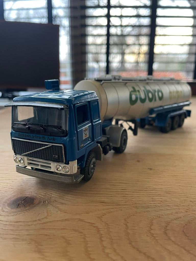 Tekno 2821 Volvo F12 Turbo 4x2 met Tankoplegger (Dubro) 1:50, Hobby en Vrije tijd, Modelauto's | 1:50, Ophalen of Verzenden, Gebruikt