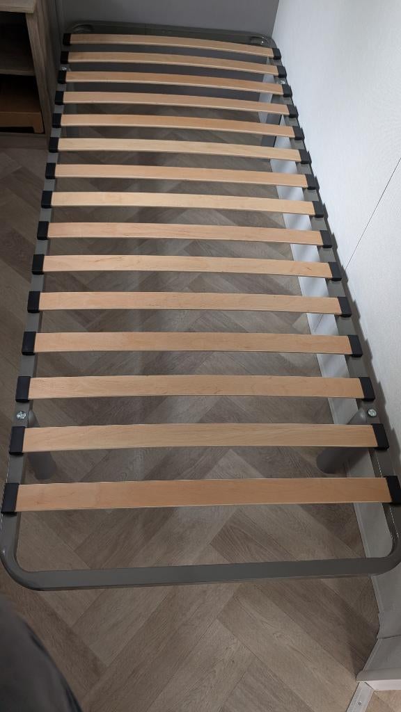 Gratis: Twee eenpersoonsbedden, Ophalen, Zie foto, Eenpersoons, Zo goed als nieuw