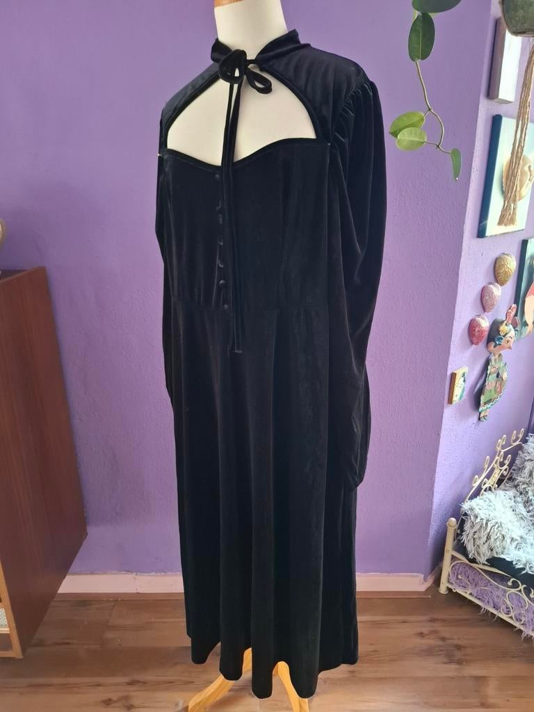 Zwarte fluwelen jurk in Gotic stijl, maat 3XL, Kleding | Dames, Ophalen of Verzenden