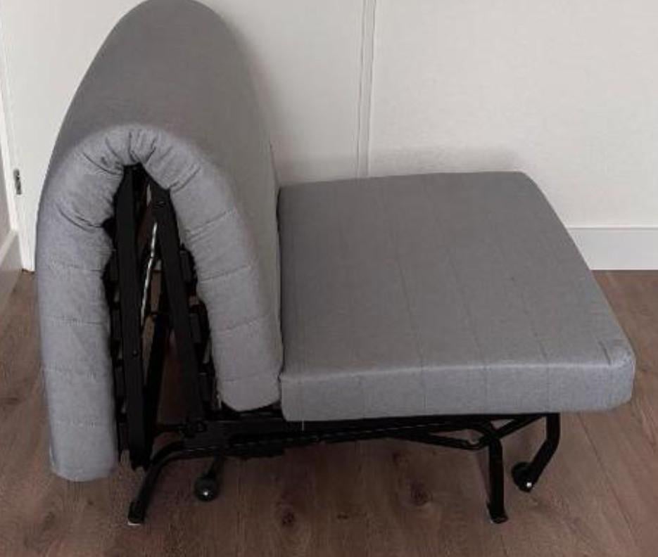 IKEA LYCKSELE LÖVÅS slaapstoel/bed - grijs met gele hoes, Huis en Inrichting, Slaapkamer | Slaapbanken, Ophalen, Gebruikt, Eenpersoons
