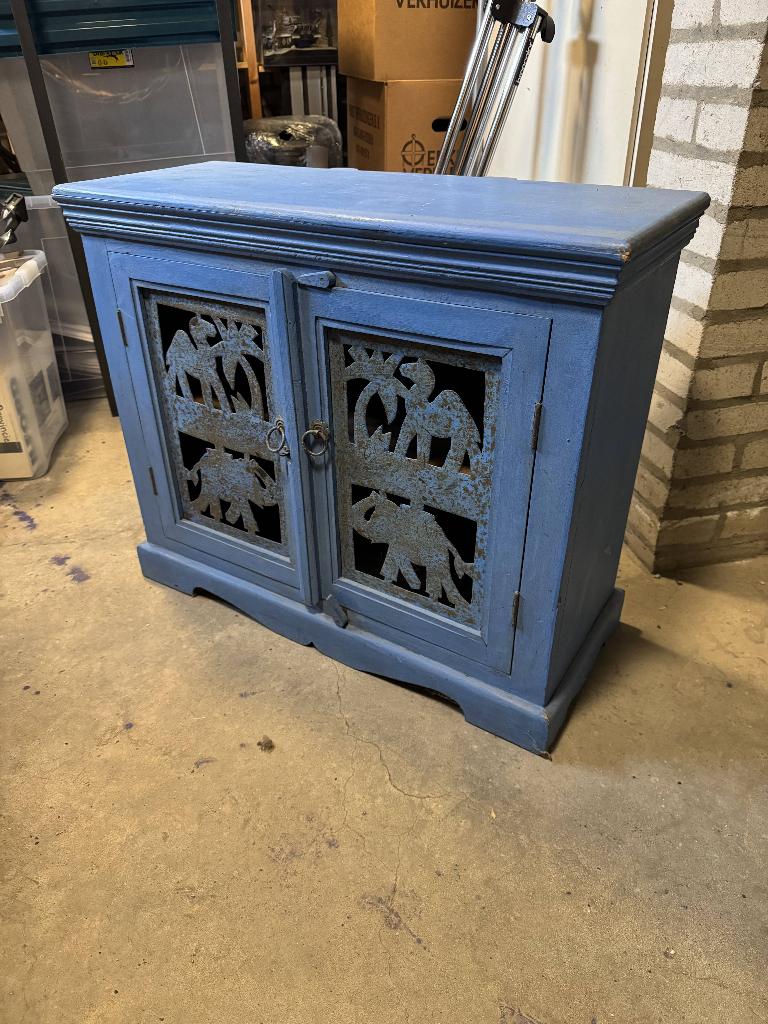 Klein indiaas kastje, Ophalen