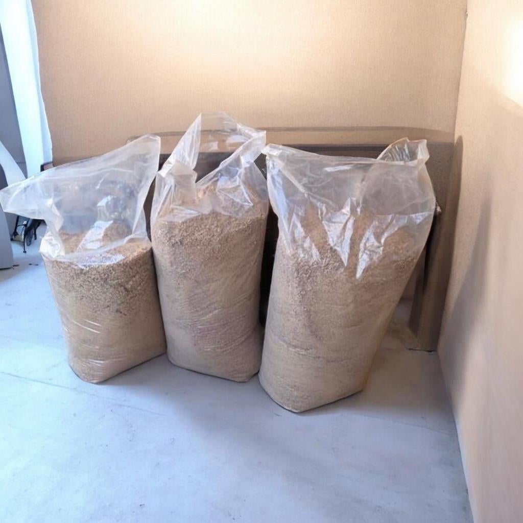 Zaagsel grote zakken 16 stuks, Dieren en Toebehoren, Ophalen