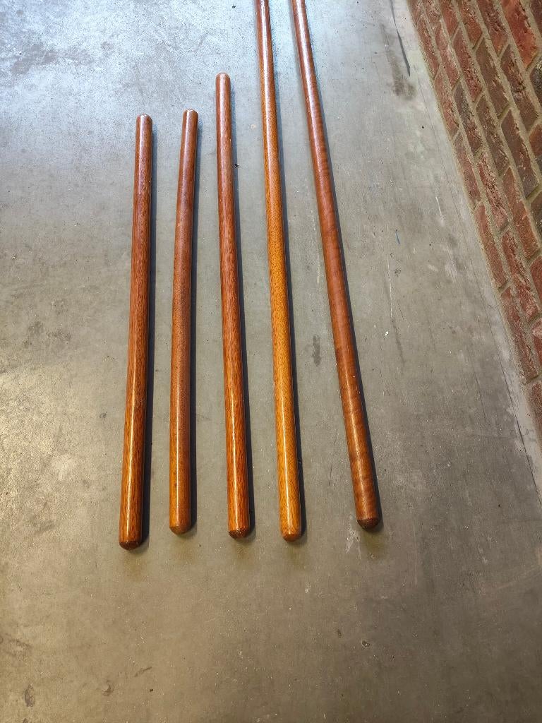 ronde hardhouten trapleuning, Doe-het-zelf en Verbouw, Ophalen, Zo goed als nieuw, Trap, 2 tot 4 meter