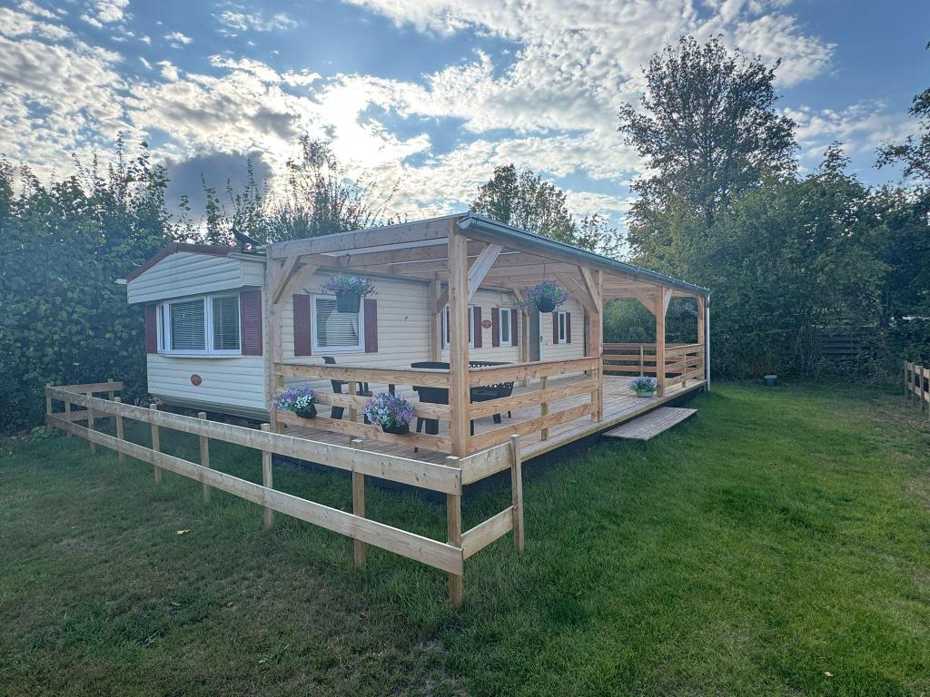 Chalet met veranda te koop op in Appelscha, Friesland! R#52R, Caravans en Kamperen, Tot en met 4