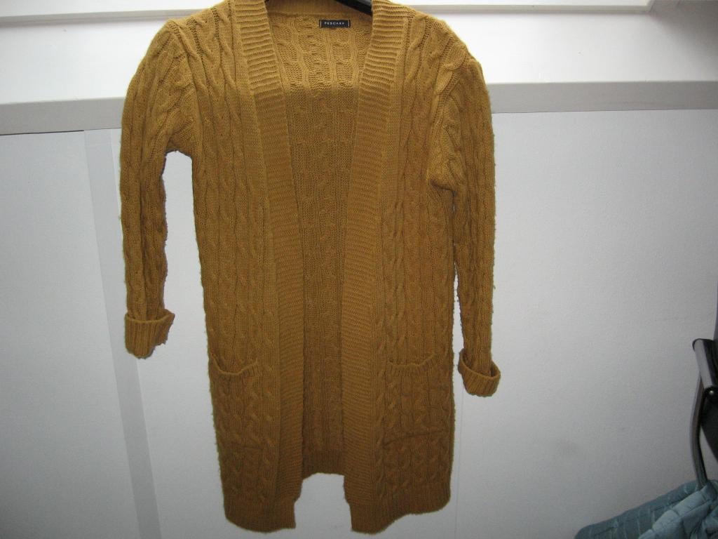 Oker gele lange dames vest maat L €7.50 m  kabels gebreid., Ophalen of Verzenden, Zo goed als nieuw, Maat 42/44 (L), Geel