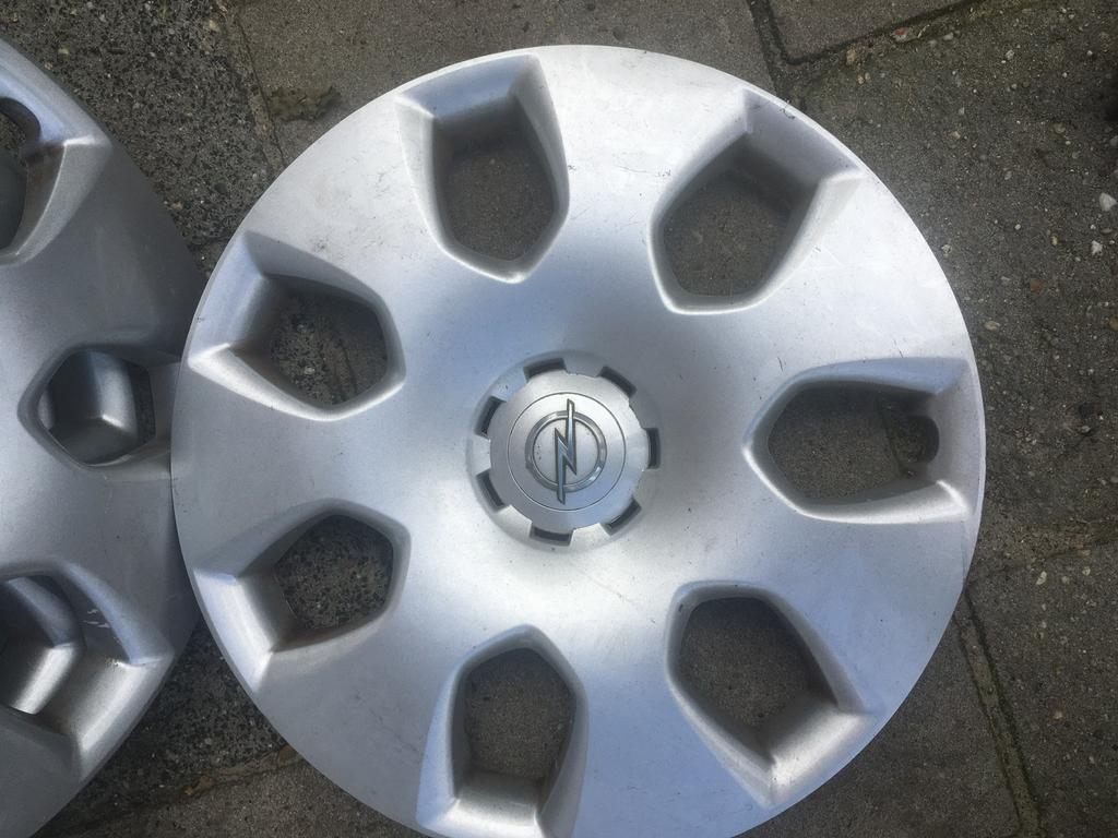 Wieldoppen van opel  16 inch  alle 4 voor 25 euro, Auto diversen, Wieldoppen, Ophalen of Verzenden, Zo goed als nieuw