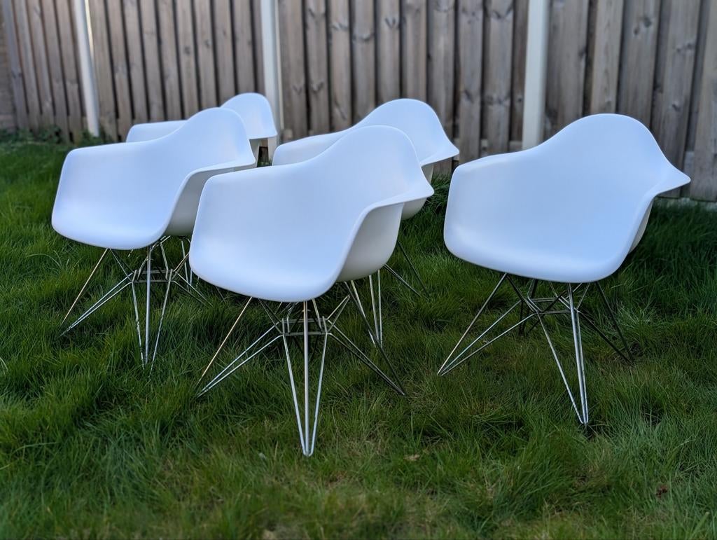 Witte kuipstoelen, 5 stuks geïnspireerd op Eames DAR, Huis en Inrichting, Stoelen, Kunststof, Wit, Design, Ophalen of Verzenden