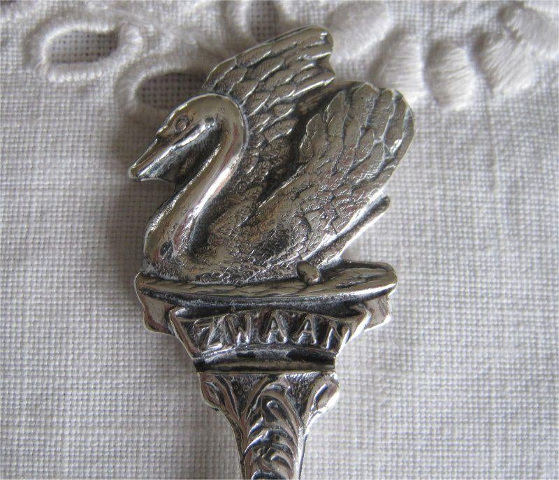 Lepeltje, versierd met een zwaan, Antiek en Kunst, Antiek | Goud en Zilver, Ophalen of Verzenden