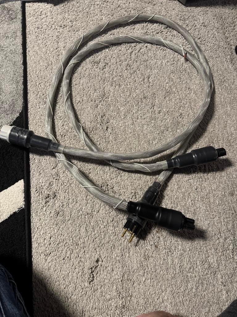 2x GutWire PowerClef2 Reference Highend Powercord 2200€, Audio, Tv en Foto, Audiokabels en Televisiekabels, Zo goed als nieuw