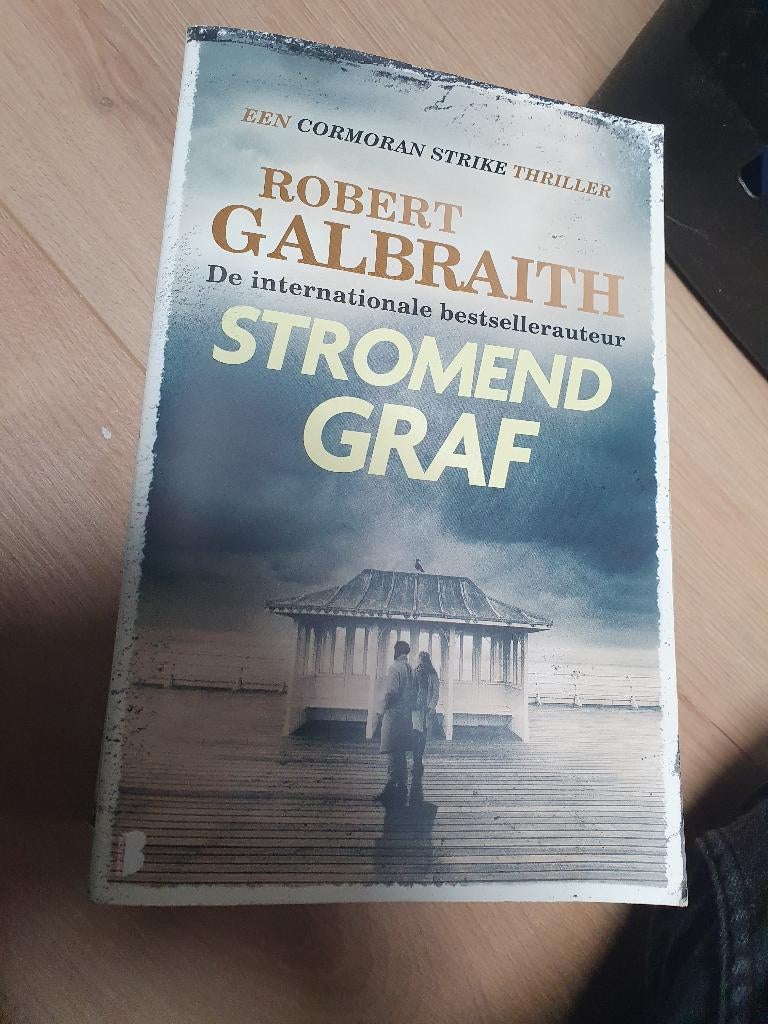 Stromend graf Robert Galbraith, Ophalen of Verzenden