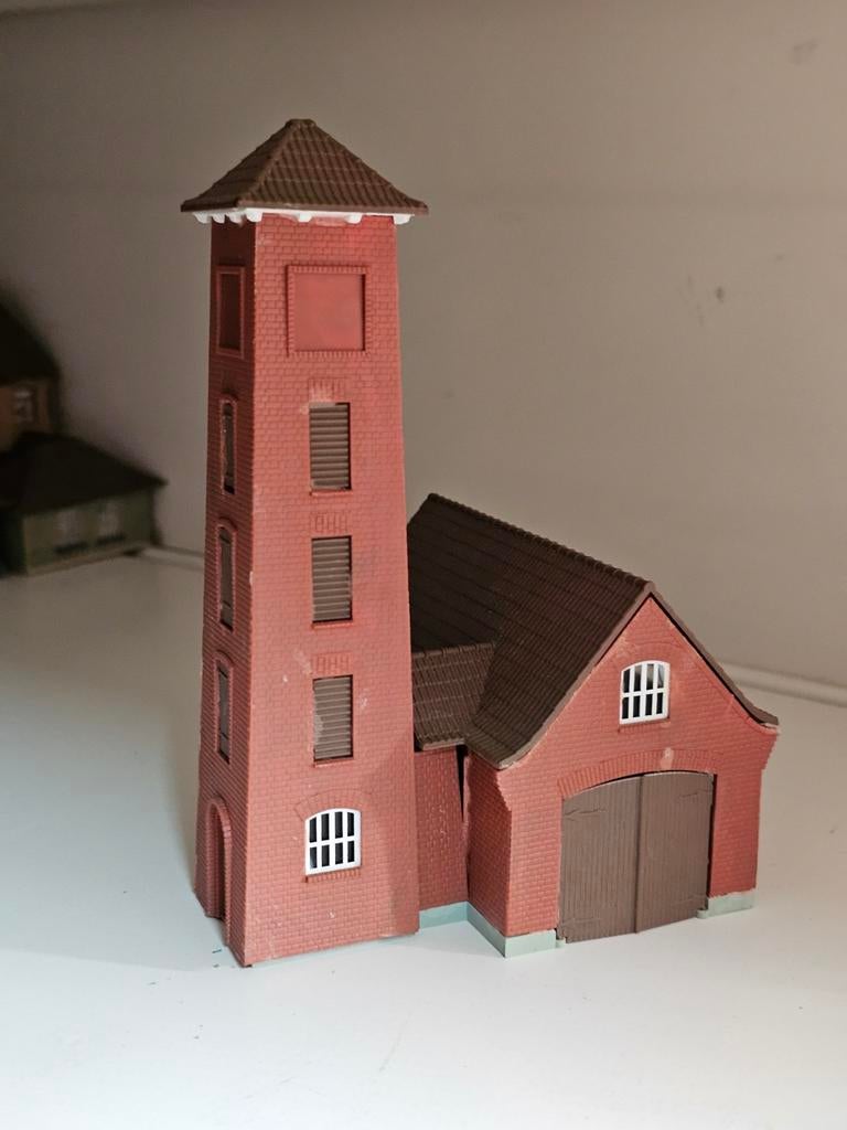 Modeltrein Ho brandweer kazerne, Hobby en Vrije tijd, Modeltreinen | H0, Ophalen of Verzenden, Gelijkstroom, Wagon, Roco