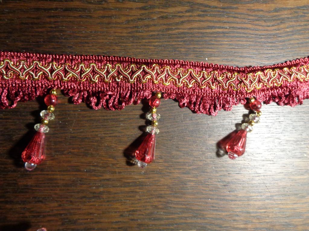 rode band met gouddraad en kralen, Ophalen of Verzenden, Nieuw, Materiaal