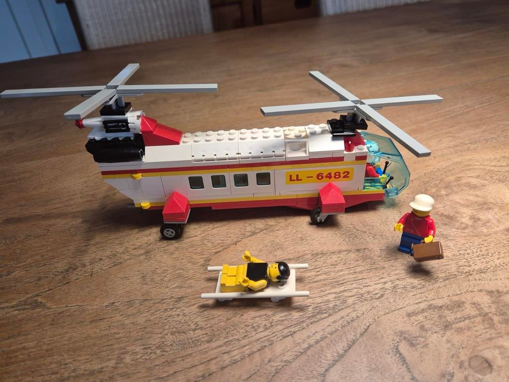 Lego helicoptermet exstra ziekenwagen en een klein vliegtuig, Ophalen of Verzenden, Gebruikt