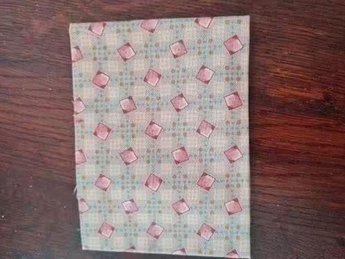 stukje stof 25 bij 24 cm poppenhuis miniaturen, Ophalen of Verzenden, Nieuw, Poppenhuis