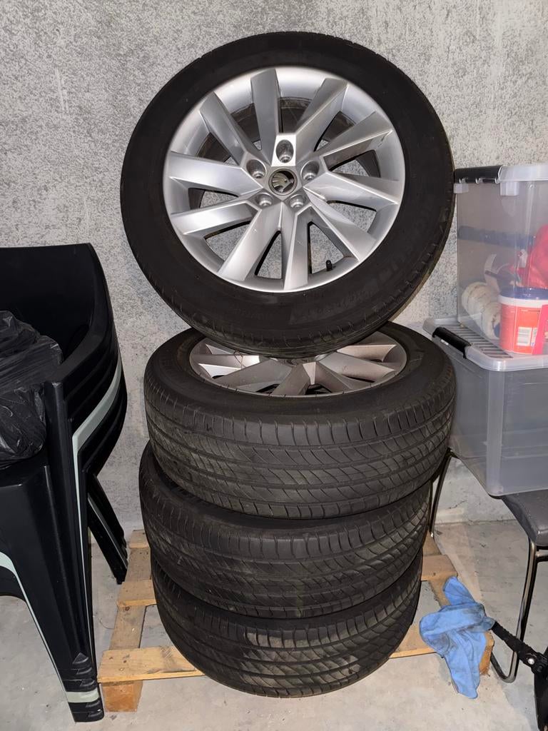 Skoda velgen met z.g.a.n. banden 17 inch 215/55/17, Ophalen, Gebruikt