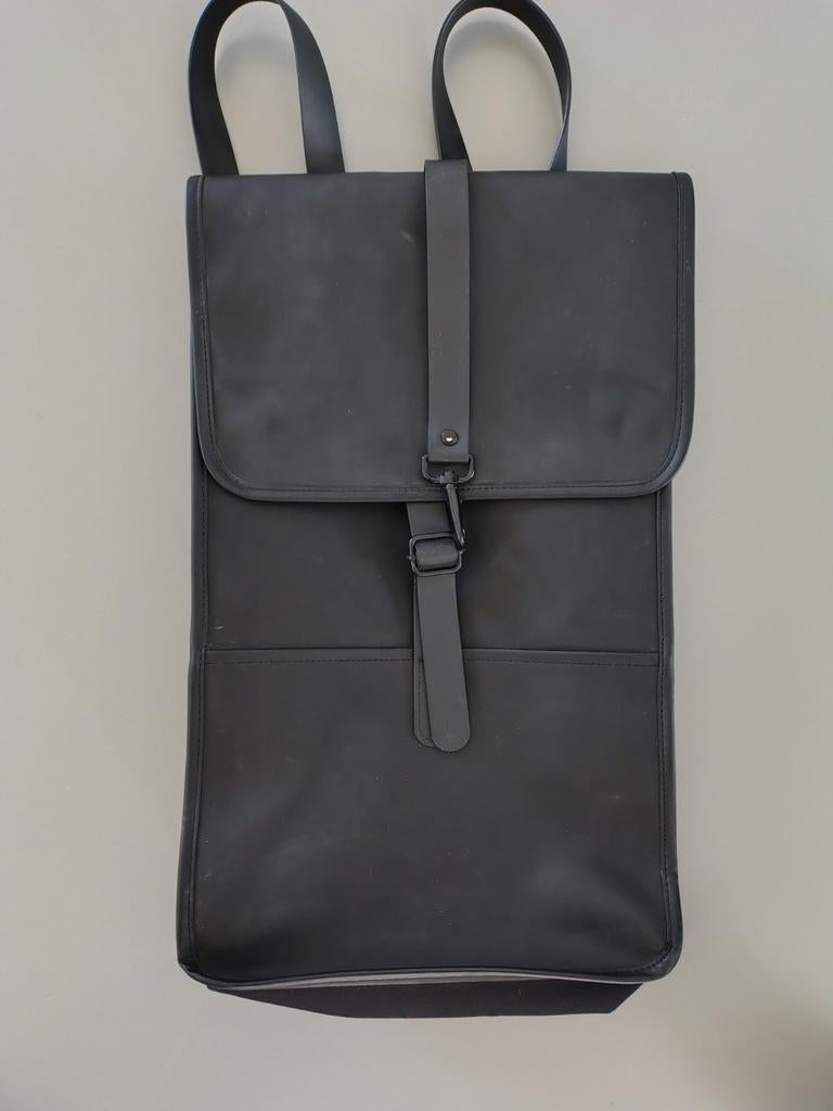Rains rugzak zwart, Sieraden, Tassen en Uiterlijk, Tassen | Rugtassen, Ophalen of Verzenden, Overige merken, 30 tot 45 cm