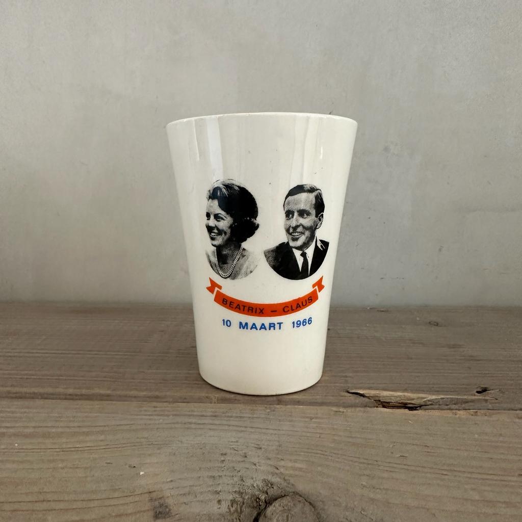 Huwelijksbeker, mok, huwelijk Prinses Beatrix en Claus, Verzamelen, Koninklijk Huis en Royalty, Ophalen of Verzenden, Zo goed als nieuw