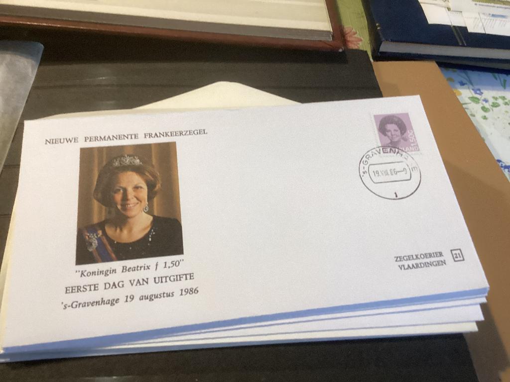 No1057 Beatrix no21 Zegelkoerier Heb van Nederland jaargang, Postzegels en Munten, Postzegels | Eerstedagenveloppen, Ophalen, Onbeschreven