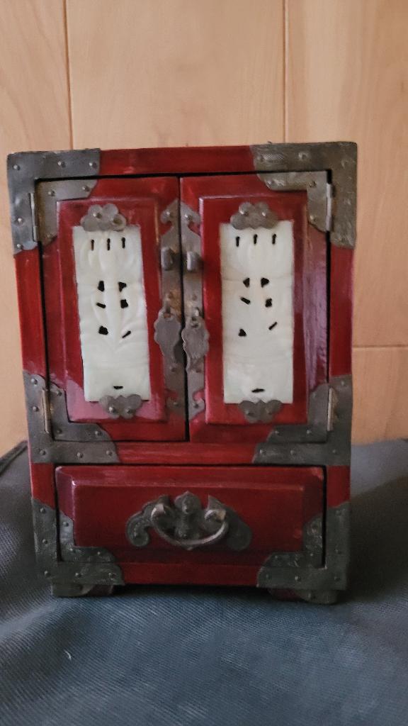 Sieradenkastje Chinees met jade paneeltjes  22 x 15 x 12 cm, Ophalen of Verzenden