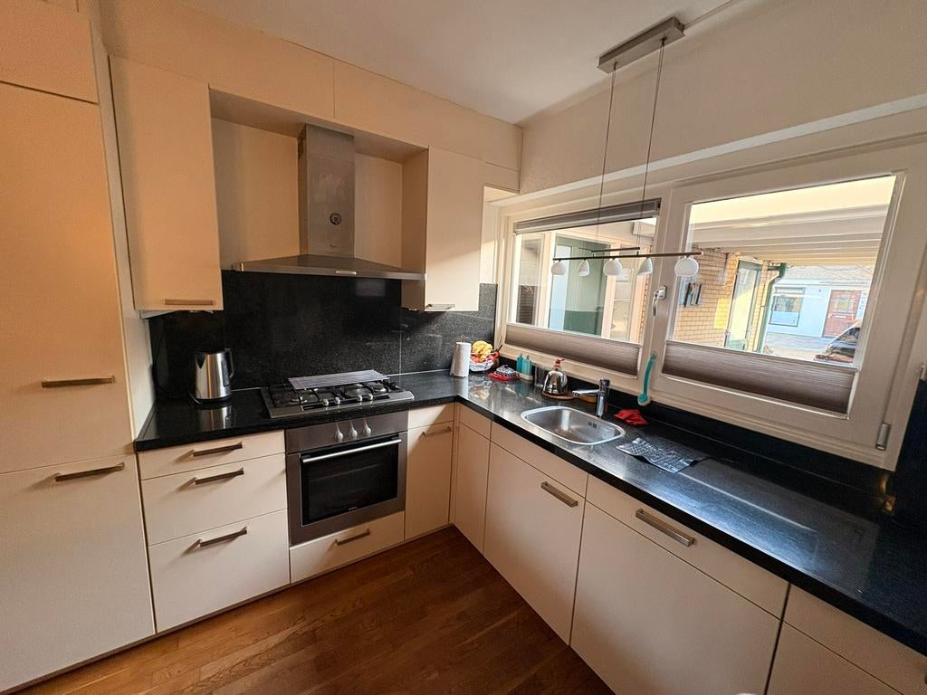 Hoekkeuken symetic - vanaf juli beschikbawr, Huis en Inrichting, Keuken | Complete keukens, Zo goed als nieuw, Hoekkeuken, Graniet of Steen