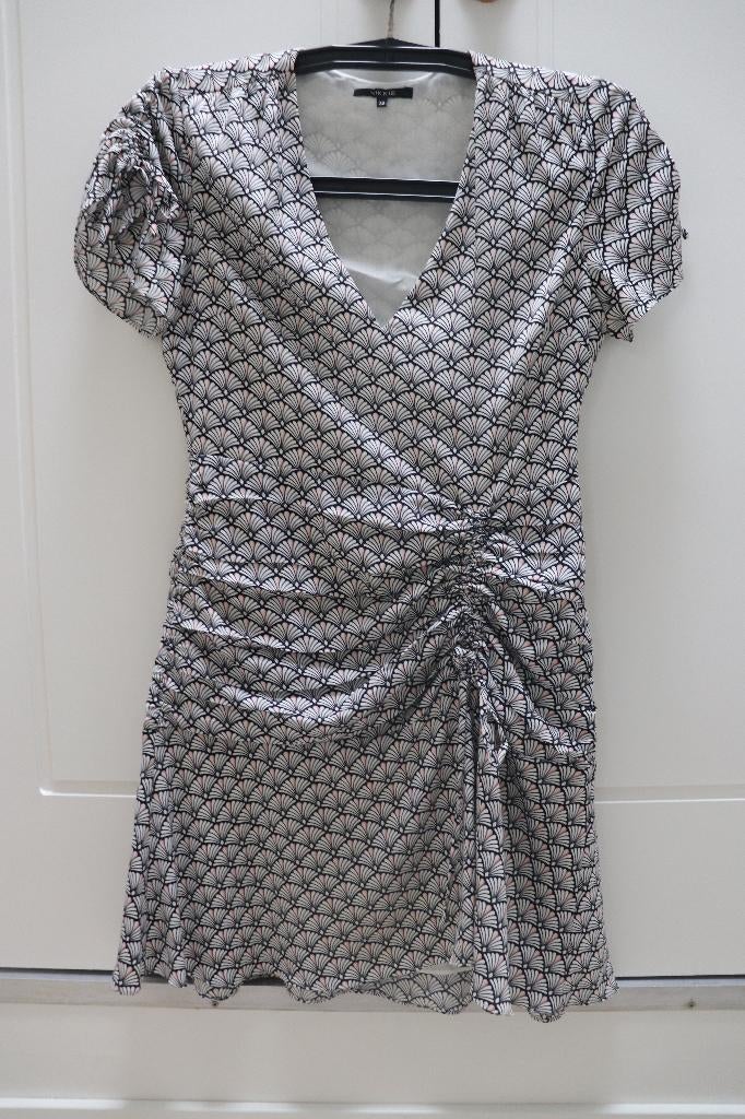 Zwart/wit/lichtroze jurk, merk Nikkie, maat 38, Zwart, Ophalen of Verzenden, Zo goed als nieuw, Nikkie