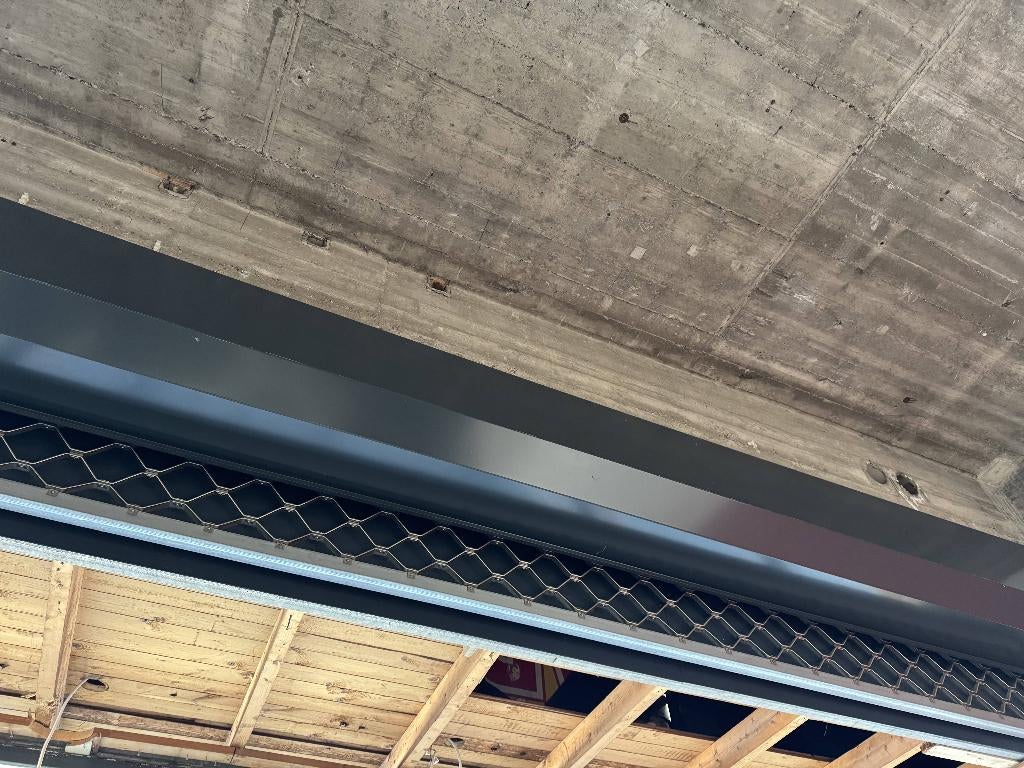 Winkelrolluik | stalen rolluik | 640/665 breed, Doe-het-zelf en Verbouw, Rolluiken, Gebruikt, 200 cm of meer, 200 cm of meer, Grijs