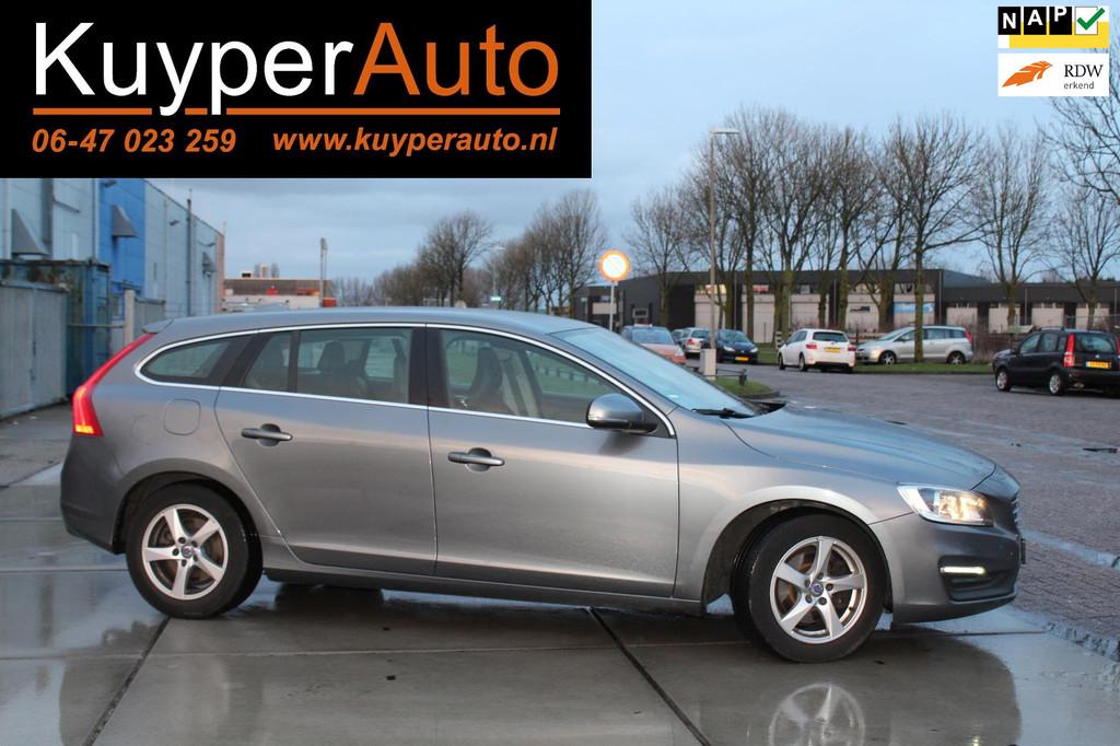 Volvo V60 2.0 D3 Nordic+ nl auto NAP apk 09-10-2026 dealer o, Voorwielaandrijving, Startonderbreker, Gebruikt, Euro 6